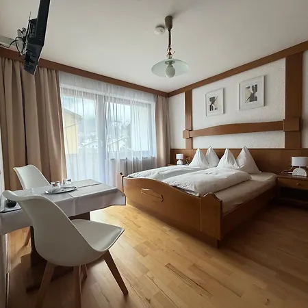 Fruehstueckspension-appartementhaus Wasserer Гостьовий будинок Бад-Кляйнкірхгайм