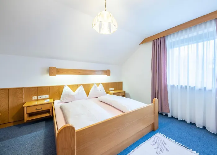 Гостьовий будинок Fruehstueckspension-appartementhaus Wasserer