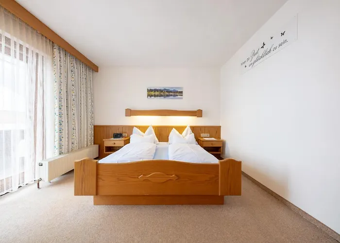 Гостьовий будинок Fruehstueckspension-appartementhaus Wasserer