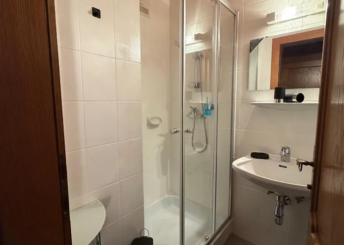 Гостьовий будинок Fruehstueckspension-appartementhaus Wasserer